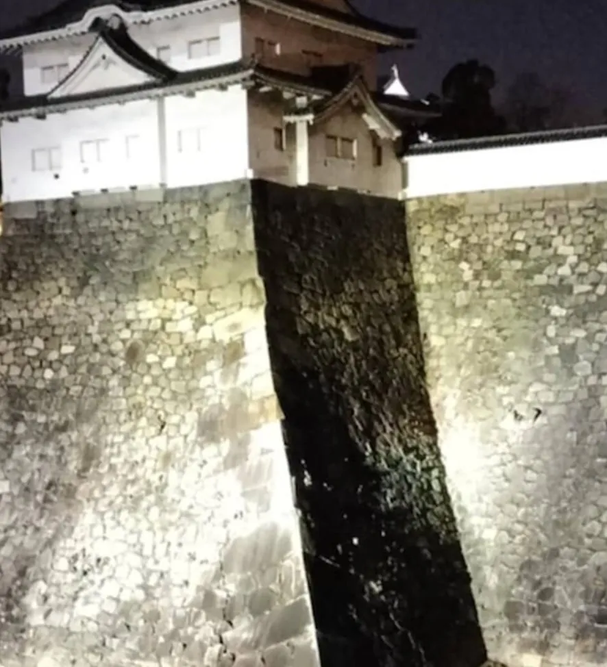 Ukiyo-e — stone wall diagonal